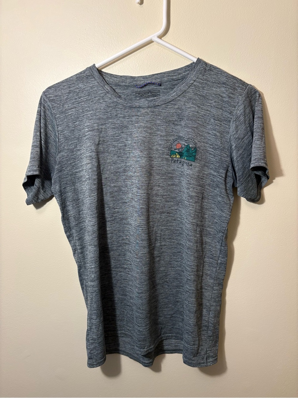 Women’s Patagonia Capilene Cool Daily Graphic Shirt- Small- Grey Heather
